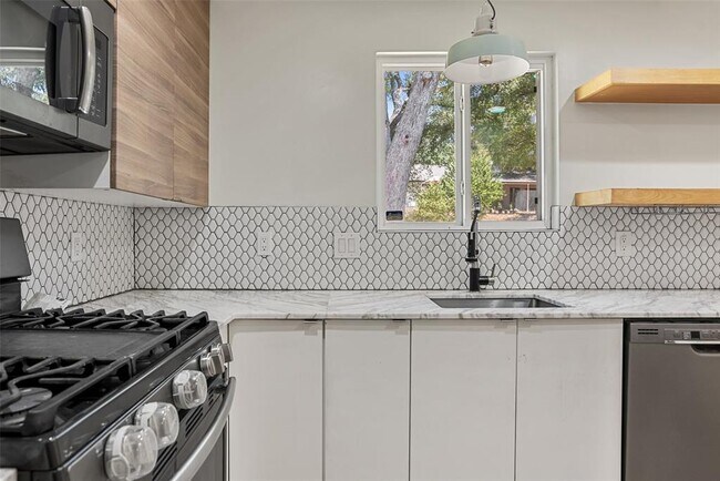 Building Photo - 3103 Matador Dr