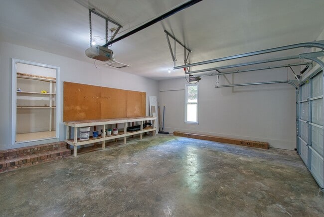 Building Photo - 1110 Berkshire Dr