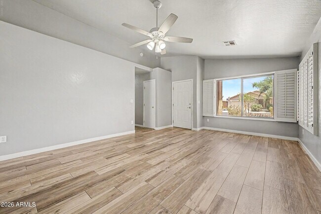 Building Photo - 905 E Potter Dr