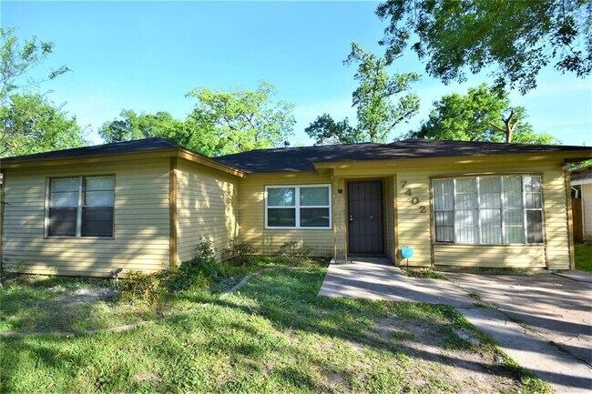 Building Photo - 7402 Sterlingshire St