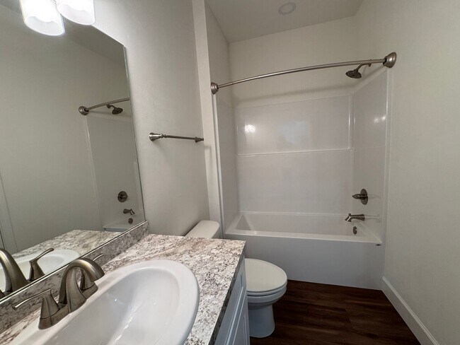 Building Photo - Newer 2 Bedroom, 2 Bath home in Lake City