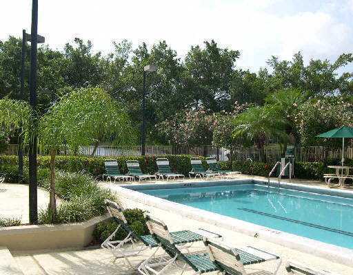 Building Photo - 800 Cypress Park Way