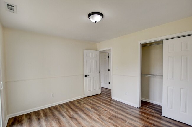 Building Photo - 3900 Raintree Ct