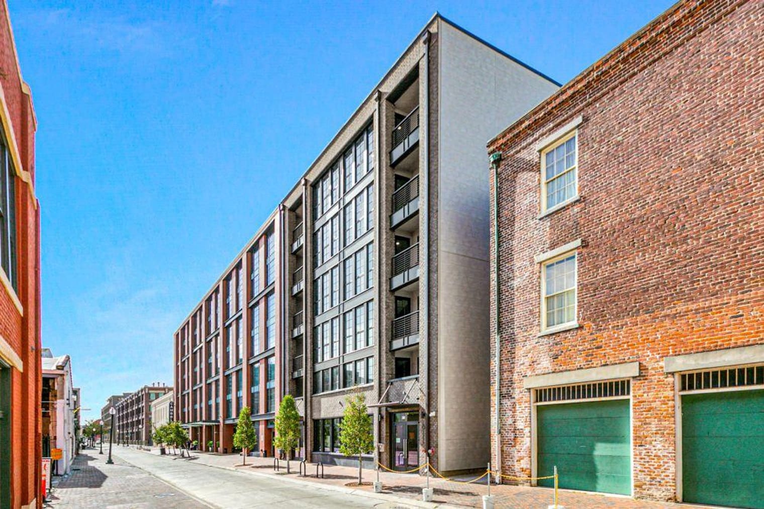 Building Photo - 611 Commerce St