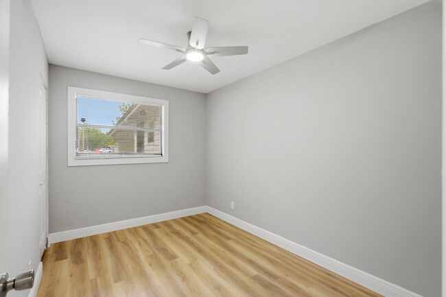 Building Photo - 937 La Marche Dr