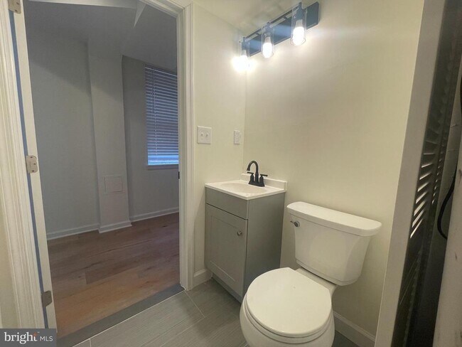 Building Photo - 325 17th St SE