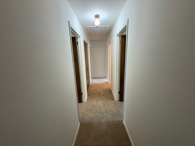 Building Photo - 6808 River Ridge Dr
