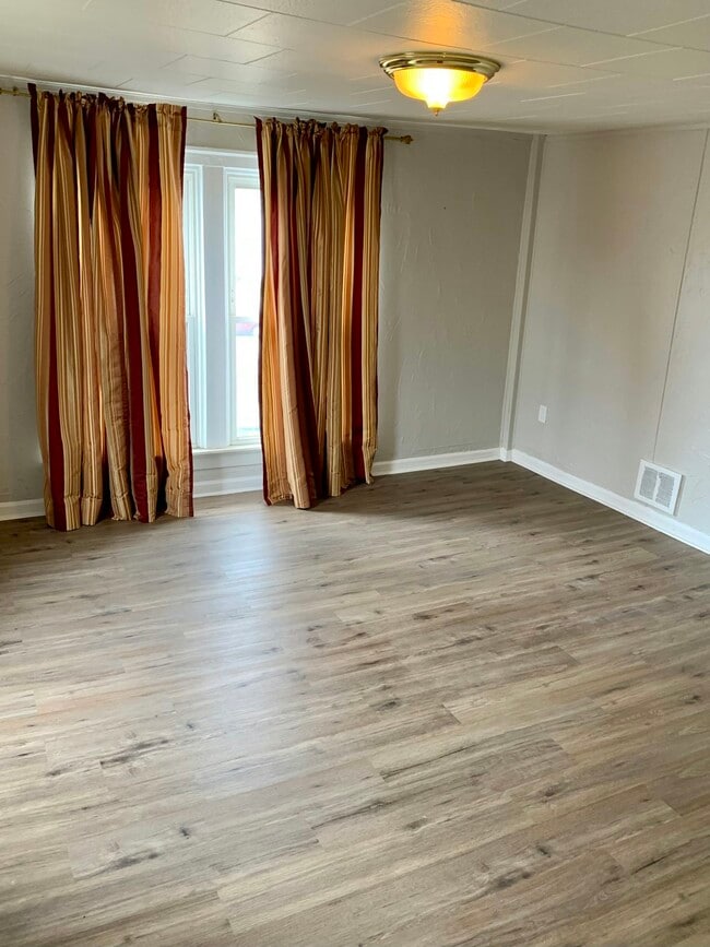 Building Photo - 43 Southbound Gratiot Ave