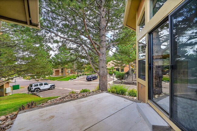 Building Photo - $1,850.00, 2 bed, 2 bath, located in Color...