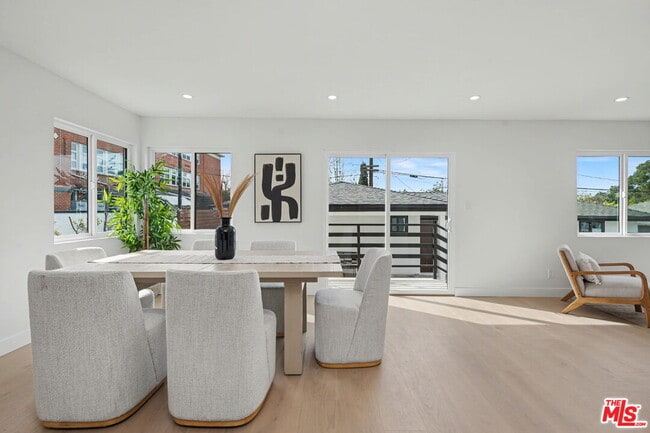 Building Photo - 2831 Overland Ave