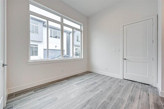 Building Photo - 8930 Spring Knoll Forest Dr