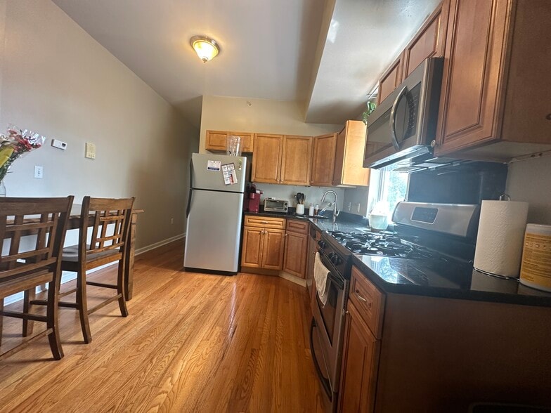 Building Photo - 37 N Preston St