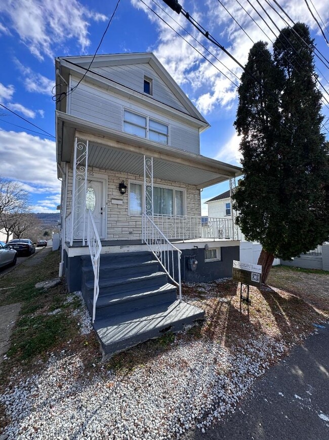 Building Photo - 56 Kent Ln