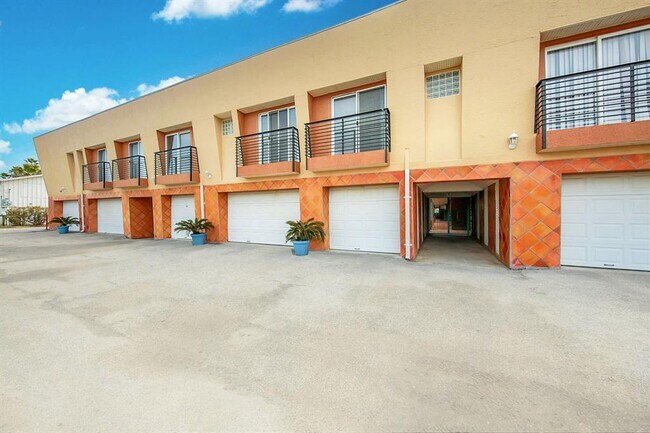 Building Photo - 709 Gale St