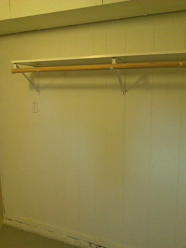 Building Photo - 1211 W Dalke Ave