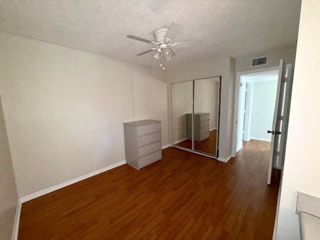 Building Photo - Renovated 4BR/2BA 3rd-Floor Condo – Minutes to UF, Shands & VA | University Commons