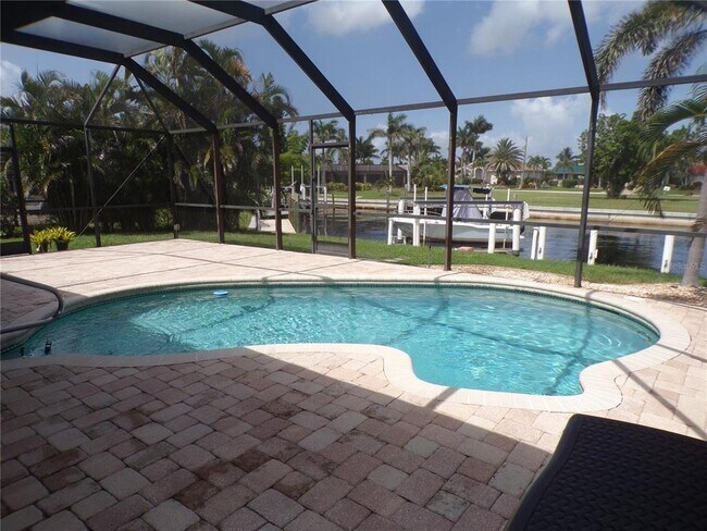 Building Photo - 2310 Palm Tree Dr