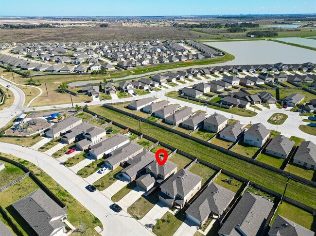 Building Photo - 7402 Clover Chase Dr