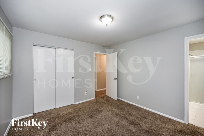 Building Photo - 1745 Pinebluff Ln