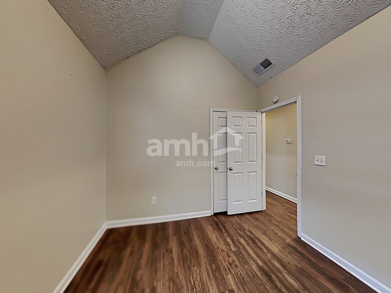 Building Photo - 1130 Saint Phillips Ct