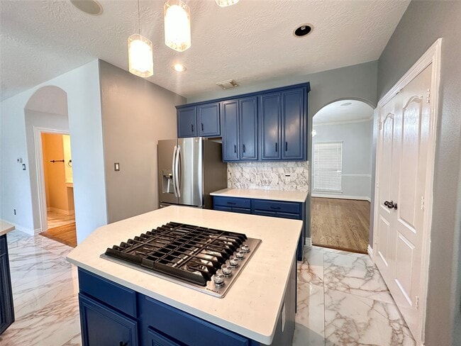 Building Photo - 2819 Lake Shore Harbour Dr