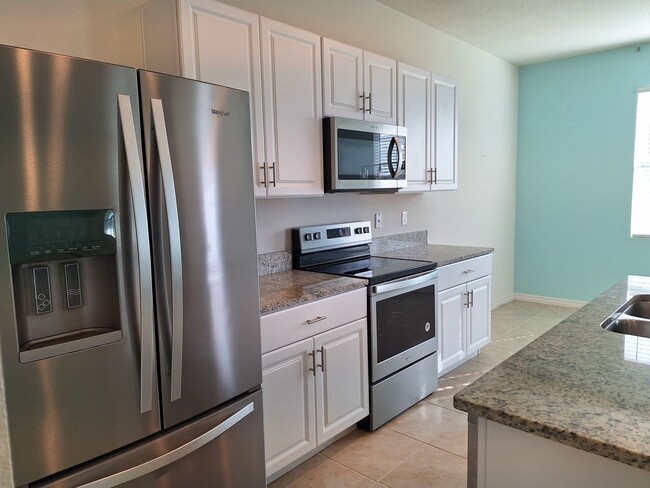 Building Photo - 3BR 2.5BA VENETIAN BAY TOWNHOME
