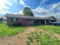 Building Photo - Large home in Pigeon Forge