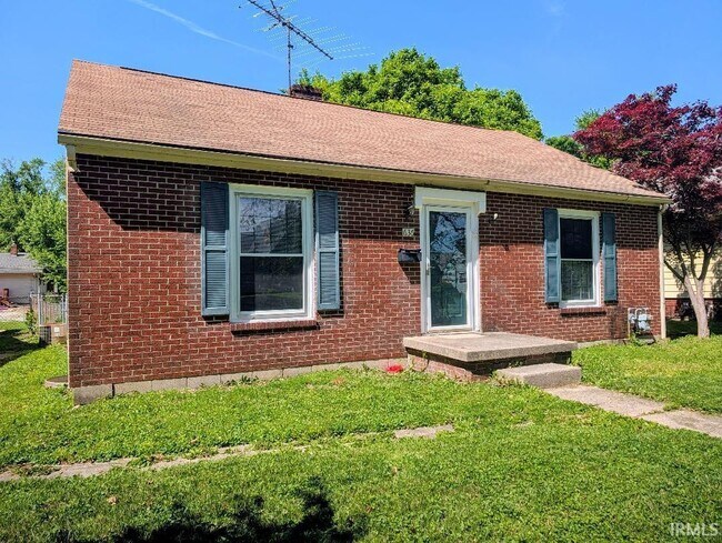 Building Photo - 636 W University Ave