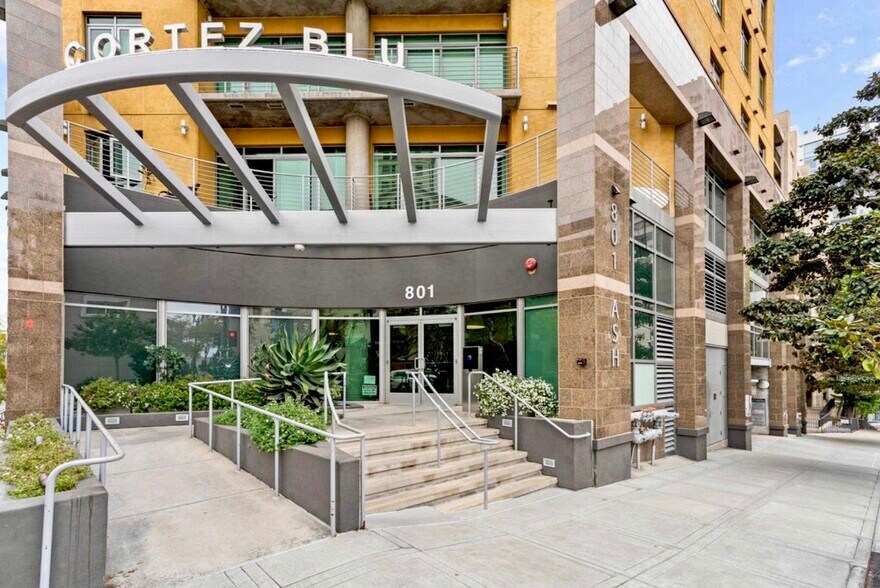 Building Photo - 801 Ash St