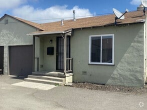 Building Photo - One Bedroom Unit Available in San Leandro!