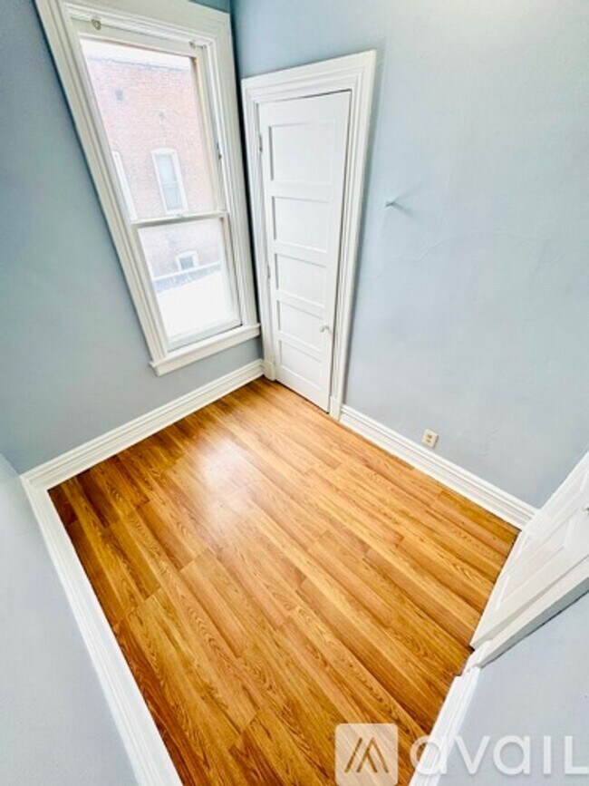 Building Photo - 308 4th St