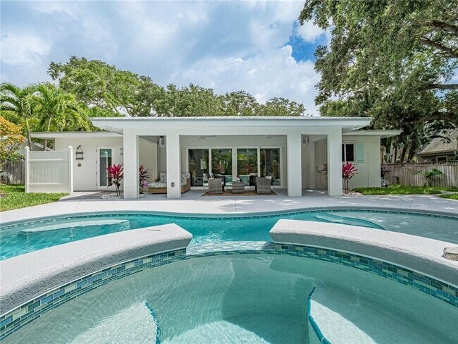 Primary Photo - 912 Jasmine Ln