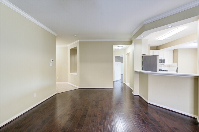 Building Photo - 22010 Kenlake Dr