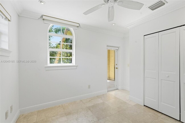 Building Photo - 592 Fernwood Rd