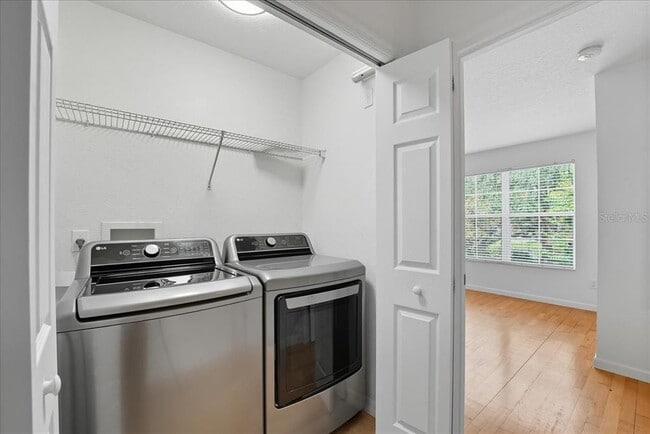 Building Photo - 221 Sterling Springs Ln