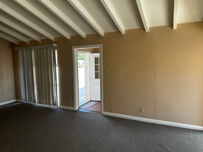 Building Photo - Riverside Home For Rent- 3 bedrooms!