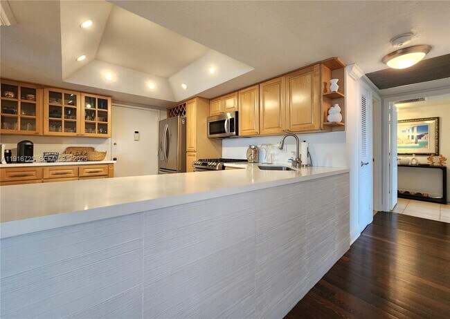 Building Photo - 2030 S Ocean Dr