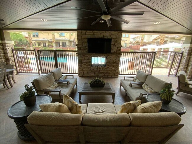 Building Photo - STUNNING LUXURY TOLL BROTHERS DESIGN TOWNH...