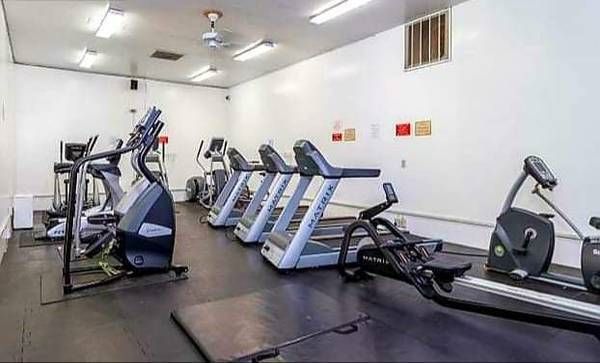 Building Photo - 5 Admiral Dr