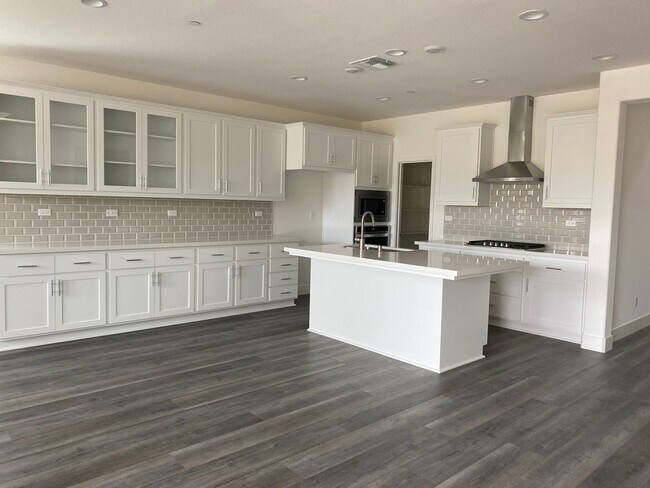 Building Photo - 3 Bed + Bonus Room/2.5 Bath - Solar – Near SSU