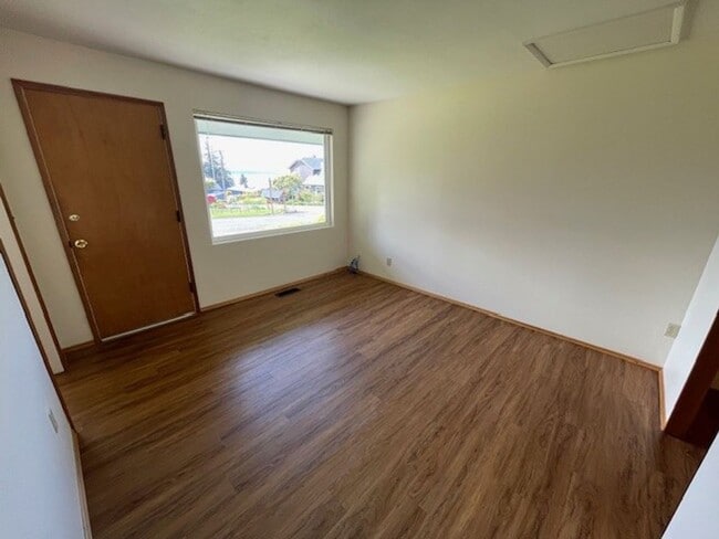 Building Photo - Edmonds View Home