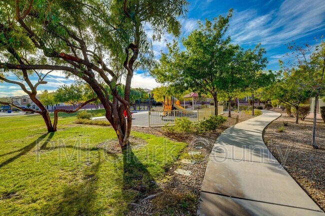 Building Photo - 8912 Ochoa St