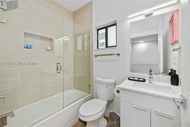 Building Photo - 1123 NW 25th St