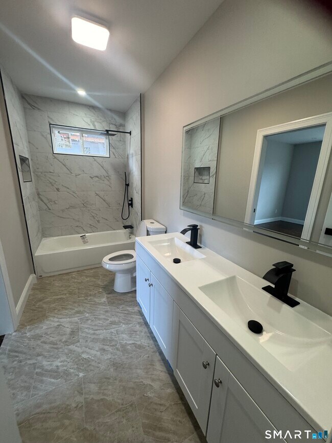 Building Photo - 281 Harriet St