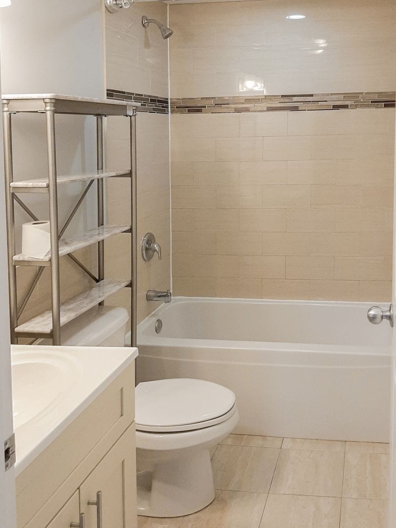 Building Photo - 855 W Cornelia Ave