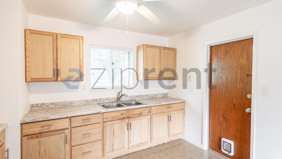 Building Photo - 12 Post St