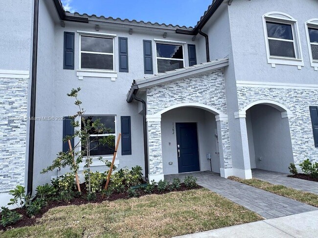 Building Photo - 1182 W Palm Ter