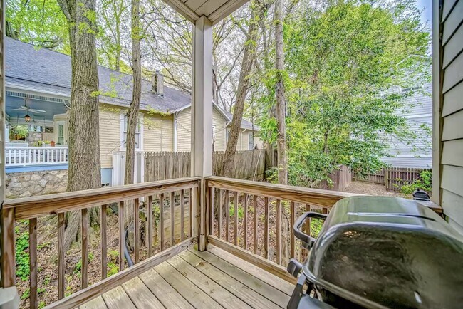 Building Photo - 739 Saint Charles Ave NE