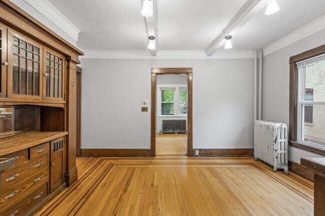 Building Photo - 616 6th Ave SE