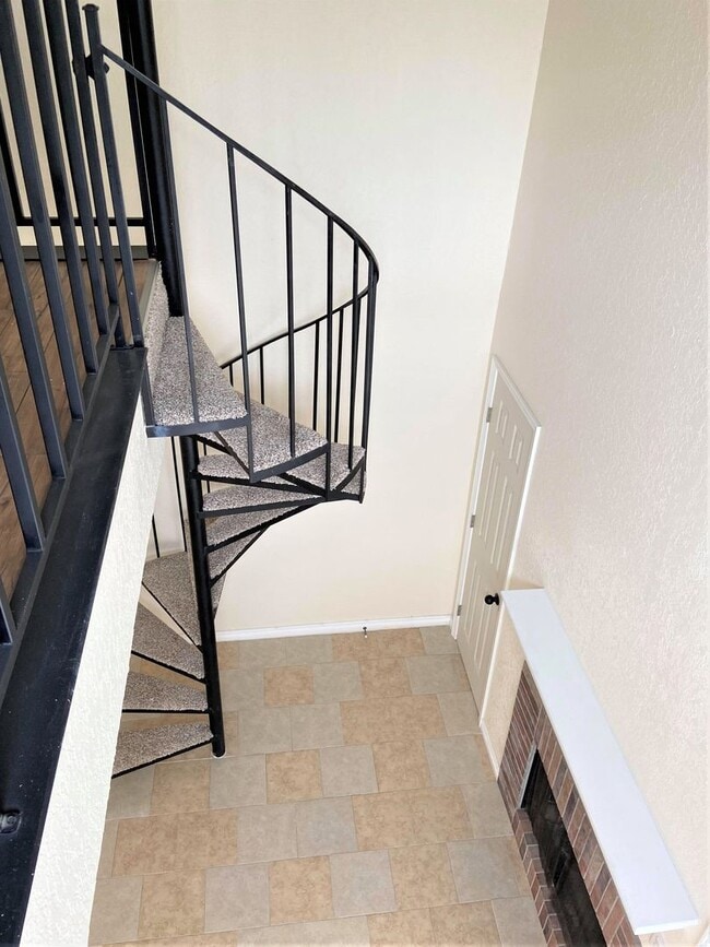 Building Photo - 11530 N May Ave